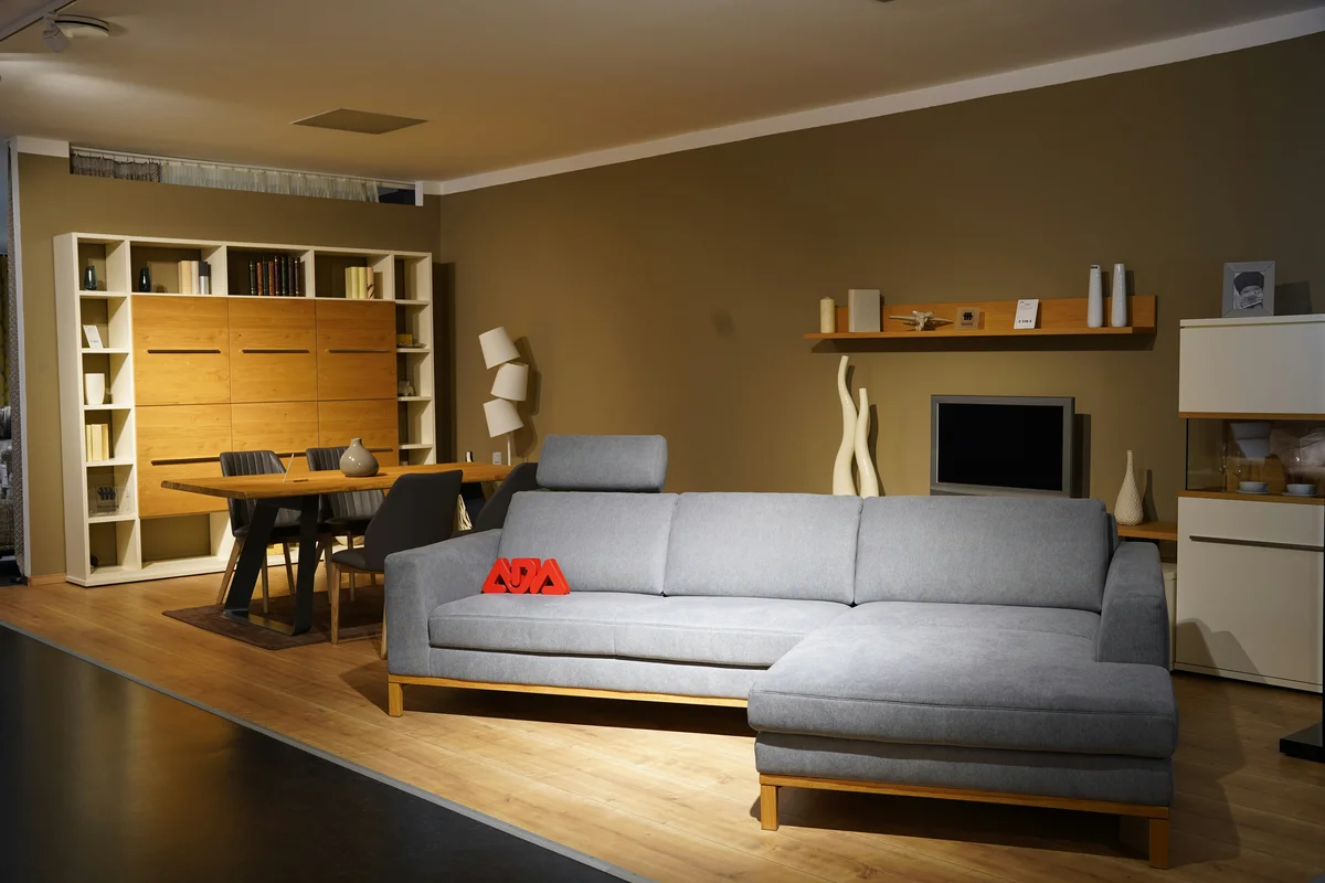 Custom Furniture & Decor